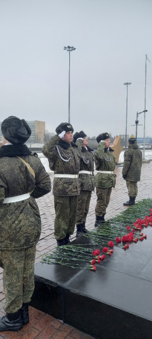 Наши ребята приняли участие в торжественном возложении цветов у Монумента Славы 0 Наши ребята приняли участие в торжественном возложении цветов у Монумента Славы 0